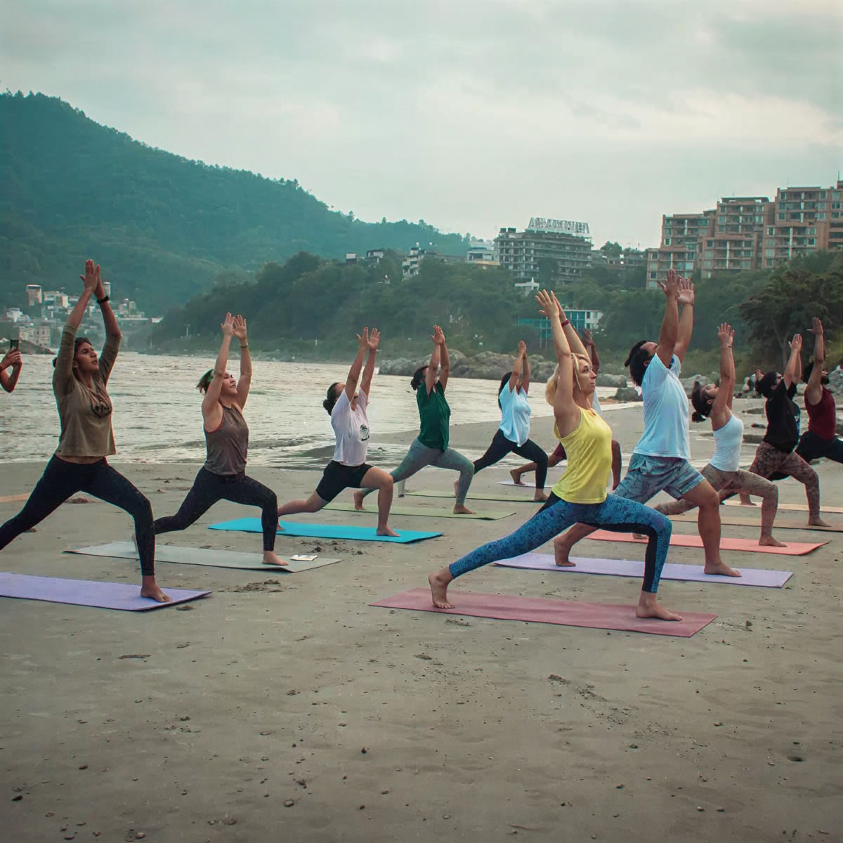 Formación de profesores de yoga de 300 horas en Rishikesh – 01 de mayo – 27 de mayo de 2026