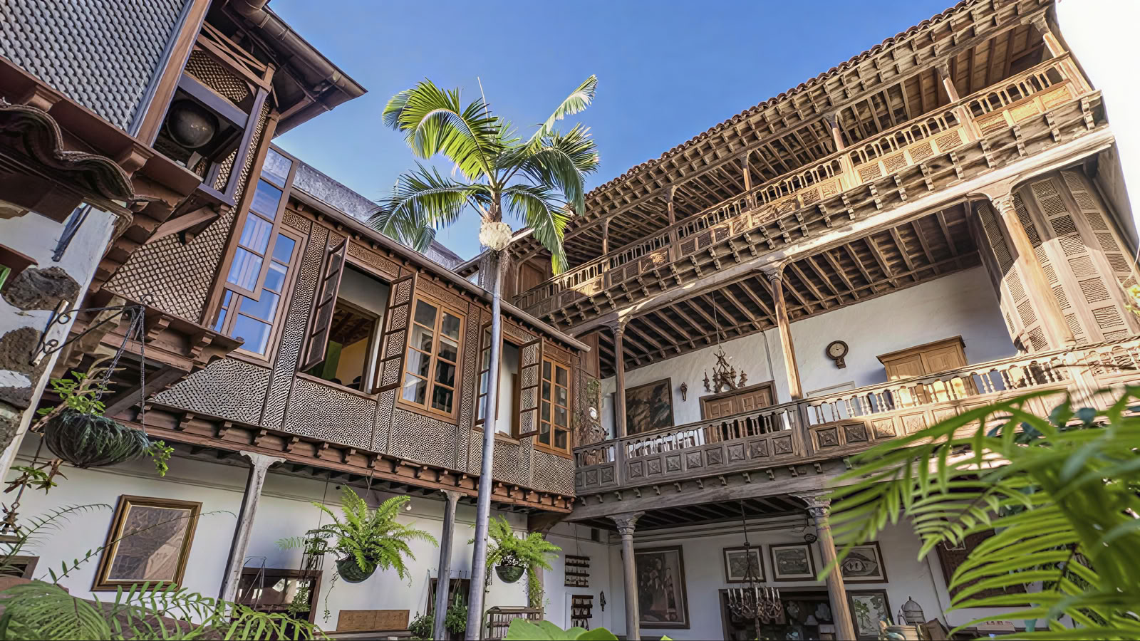 Tour por una Casa Canaria con Balcón Típico + Facial Especializado o Masaje Ayurveda