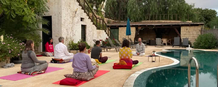 8 DÍAS Yoga y mindfulness PARA CONECTAR CON TU VERDAD INTERIOR