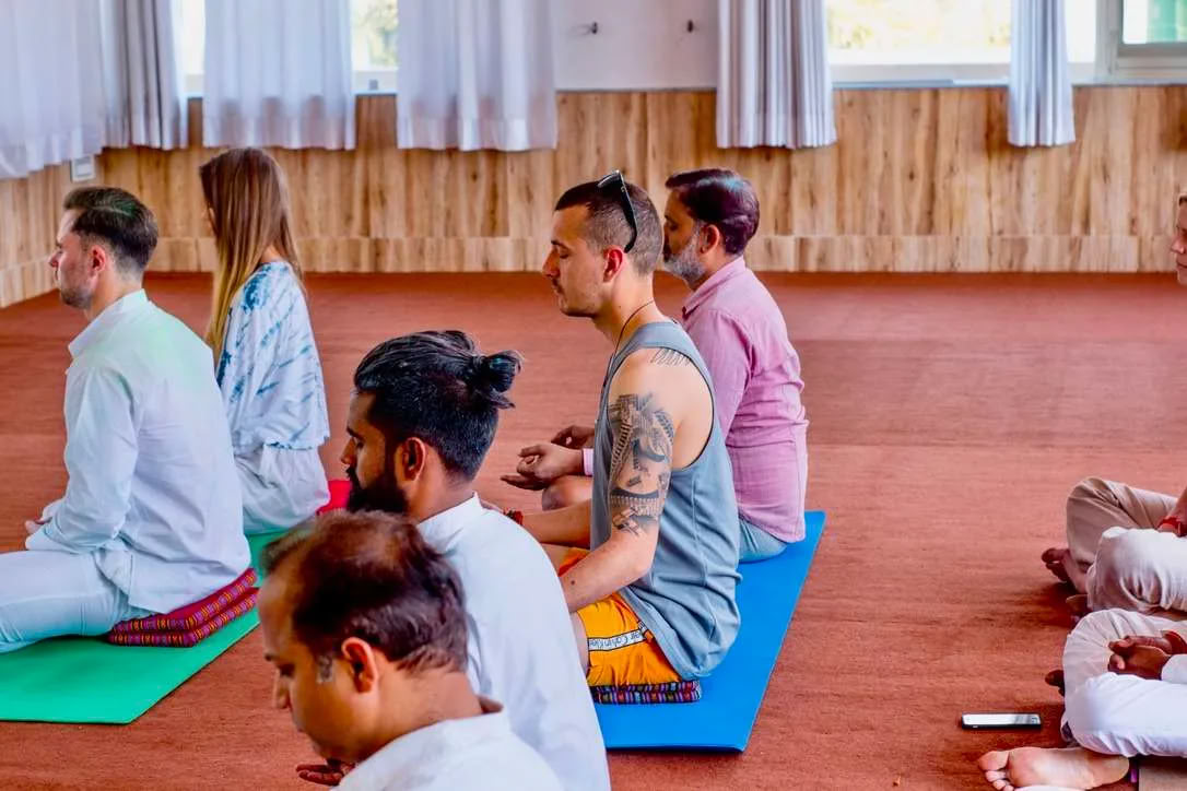 Curso de Formación de Profesores de Kundalini Yoga de 300 Horas en Rishikesh