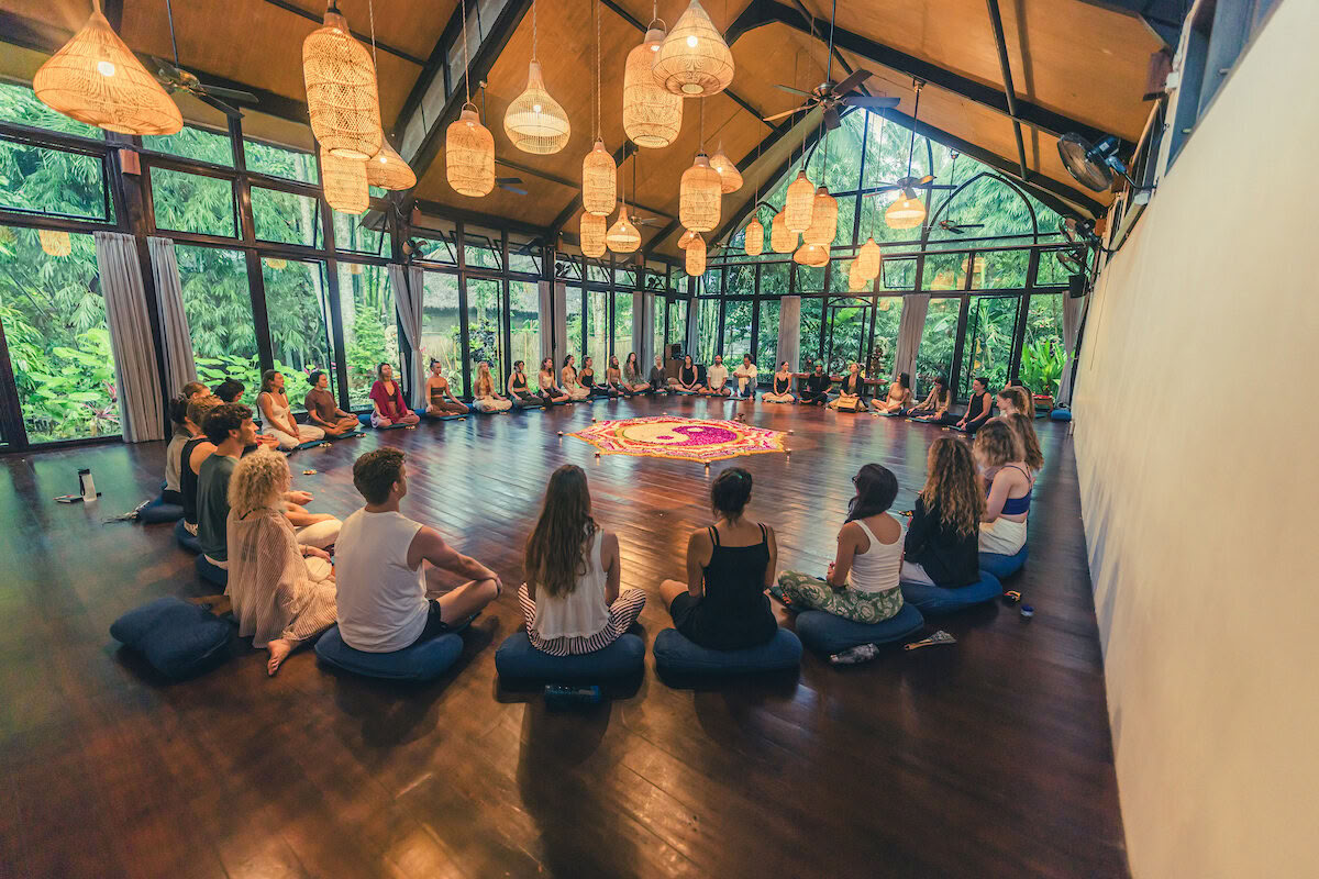 Fundamentos de Yin Yoga Somático 100 Hr YTT