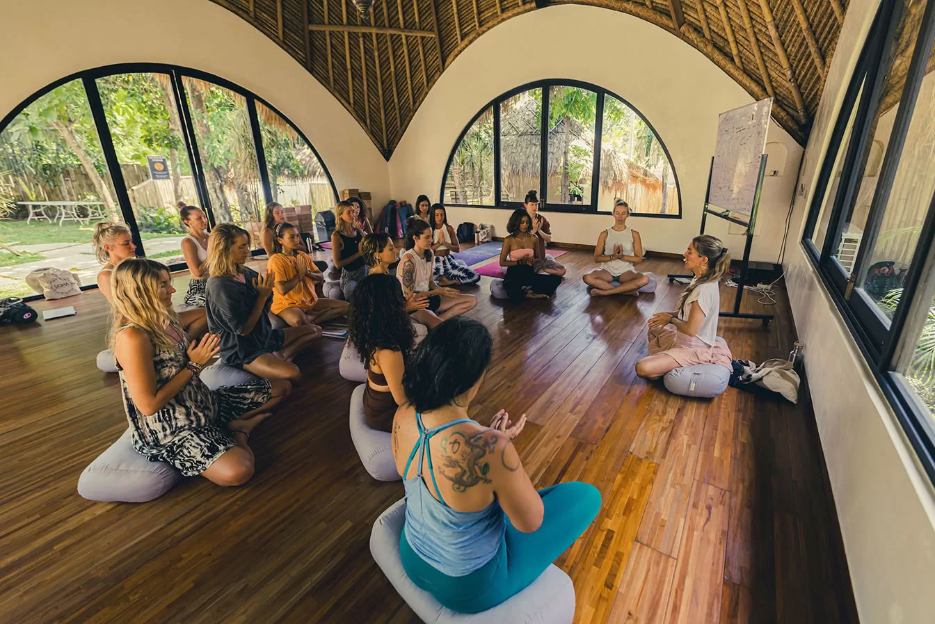 Entrenamiento de Profesor de Yoga de 50 horas