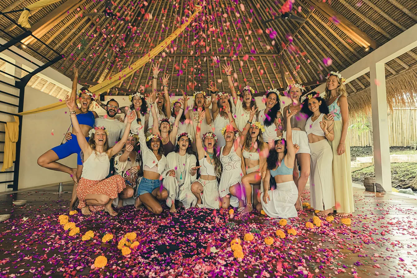 Vaidika Dharma: Formación de Profesores de Yoga SPIRIT de 100 Horas