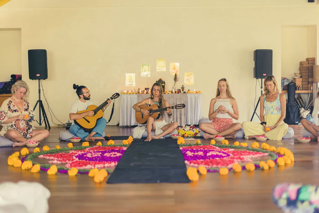 Formación de Profesores de Yoga de 300 Horas Elements