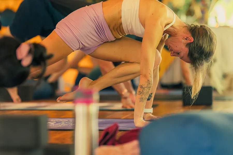 Lucidflow 100h de 300h ytt - Formación de Profesores de Yoga en Bali