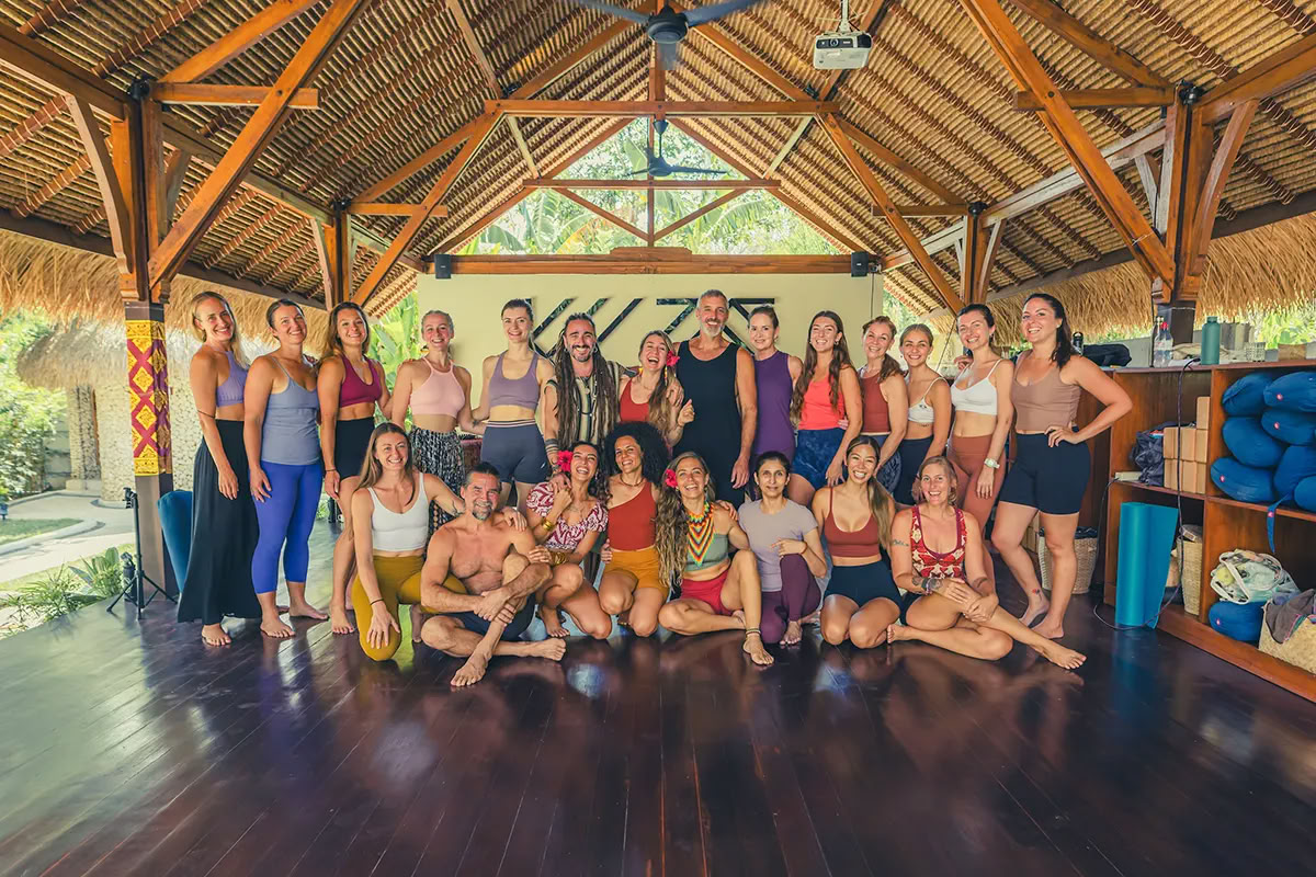 Lucidflow 100h de 300h ytt - Formación de Profesores de Yoga en Bali