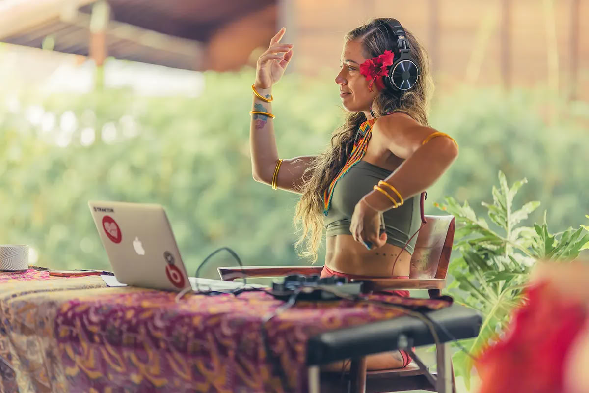 Lucidflow 100h de 300h ytt - Formación de Profesores de Yoga en Bali