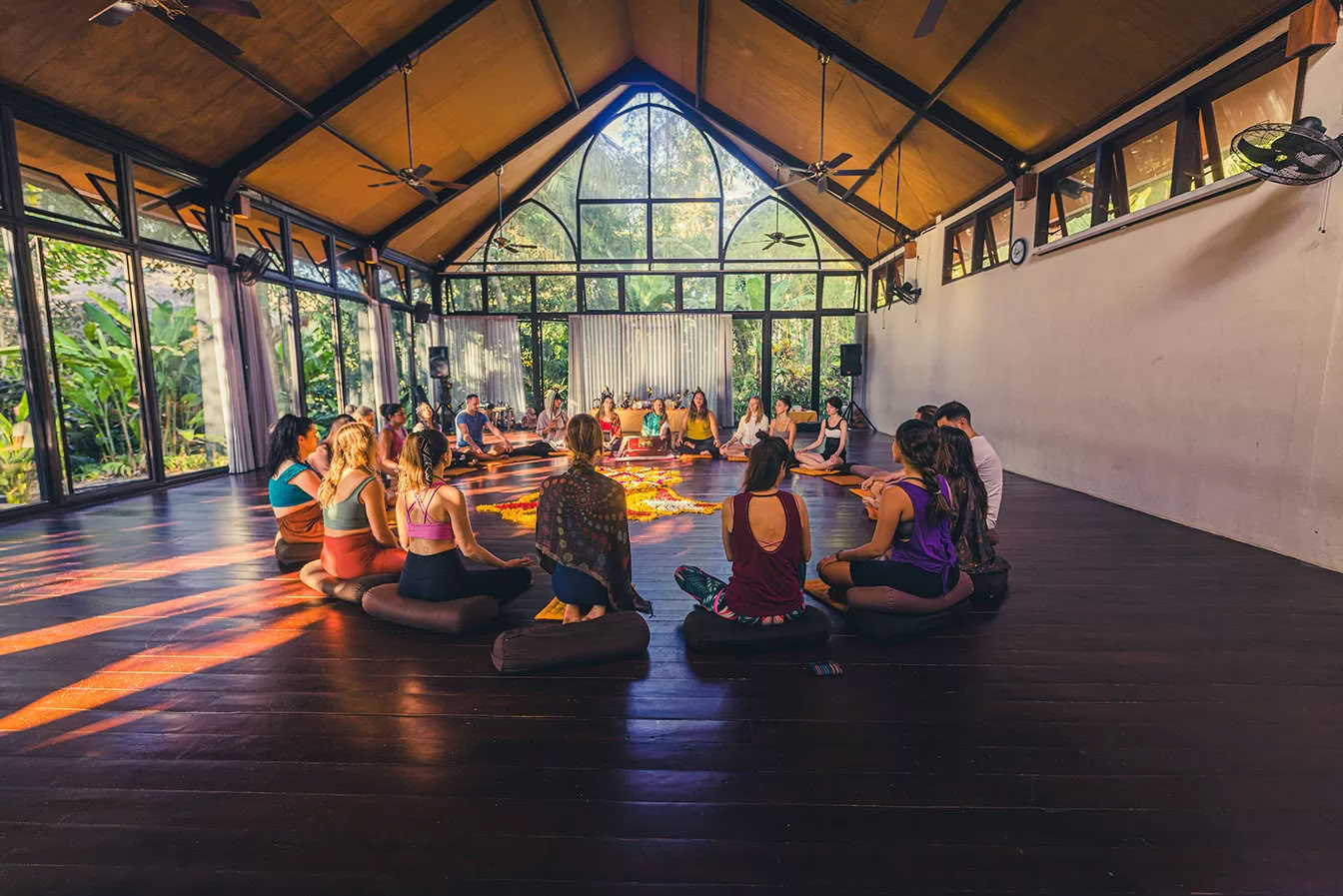 Lucidflow 100h de 300h ytt - Formación de Profesores de Yoga en Bali