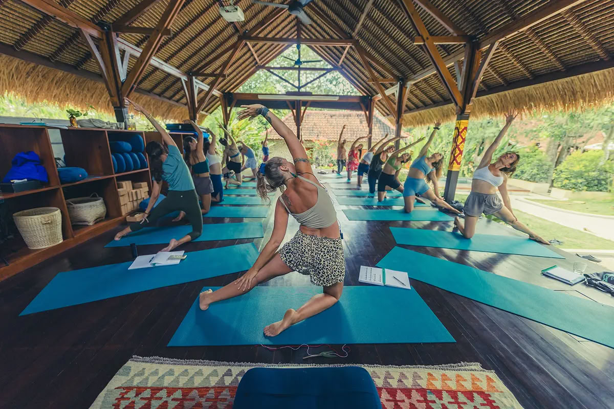 Lucidflow 100h de 300h ytt - Formación de Profesores de Yoga en Bali