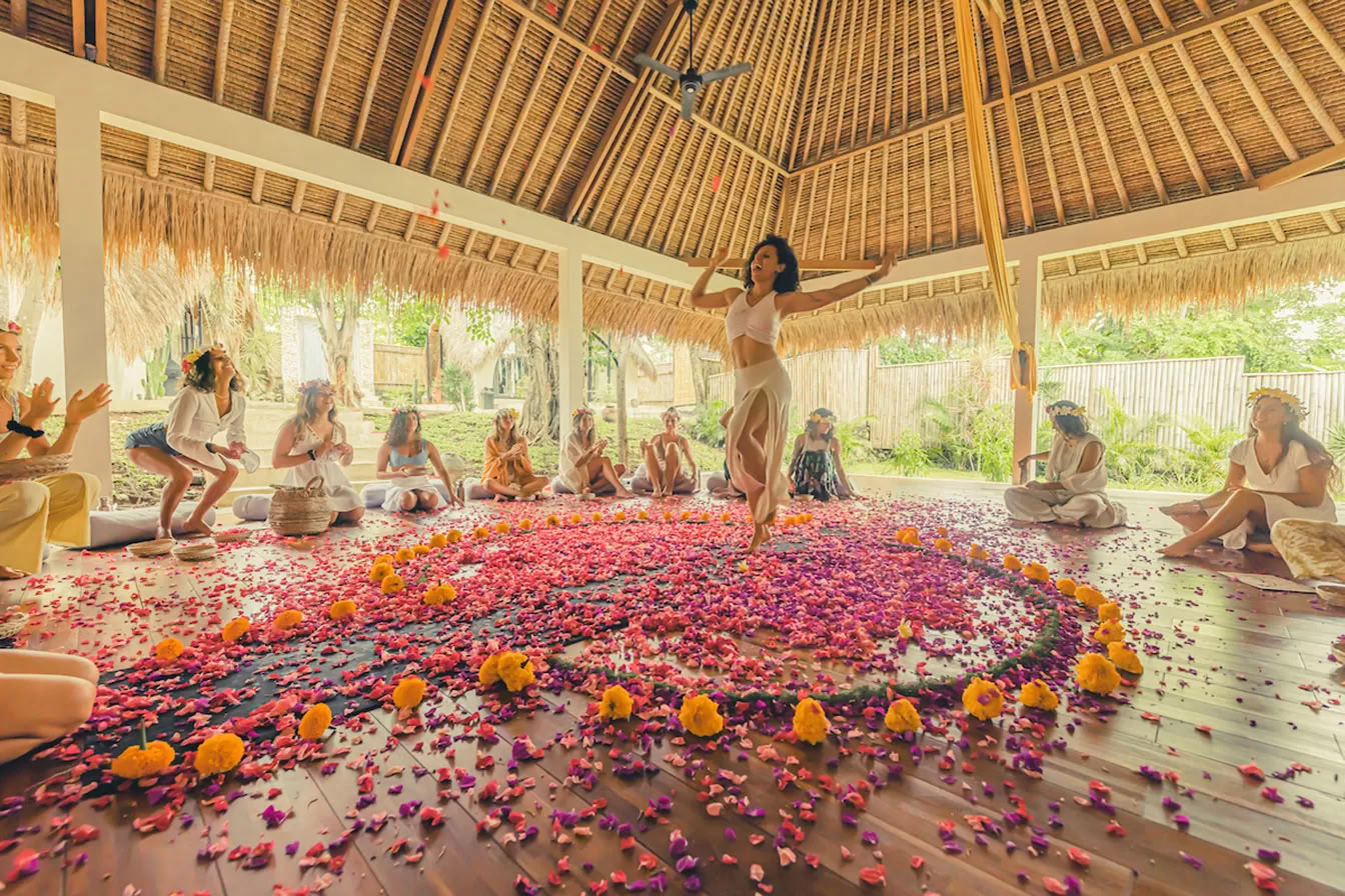 Lucidflow 100h de 300h ytt - Formación de Profesores de Yoga en Bali