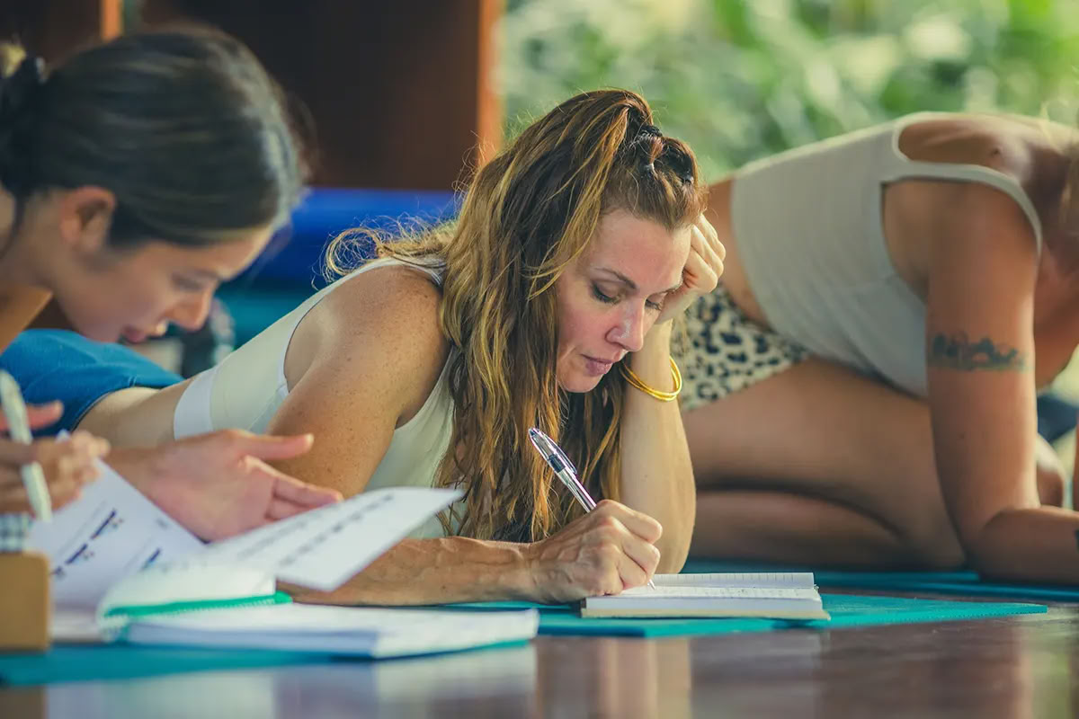Lucidflow 100h de 300h ytt - Formación de Profesores de Yoga en Bali