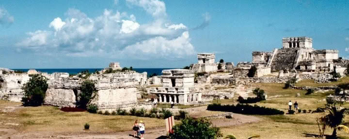 Arrecifes de coral y acantilados en Isla Mujeres