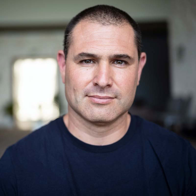 Permanecer Humano en Tiempos Turbulentos: Compasión Encarnada para la Vida Diaria