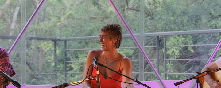 Concierto de Kirtan en la Cúpula Geodésica