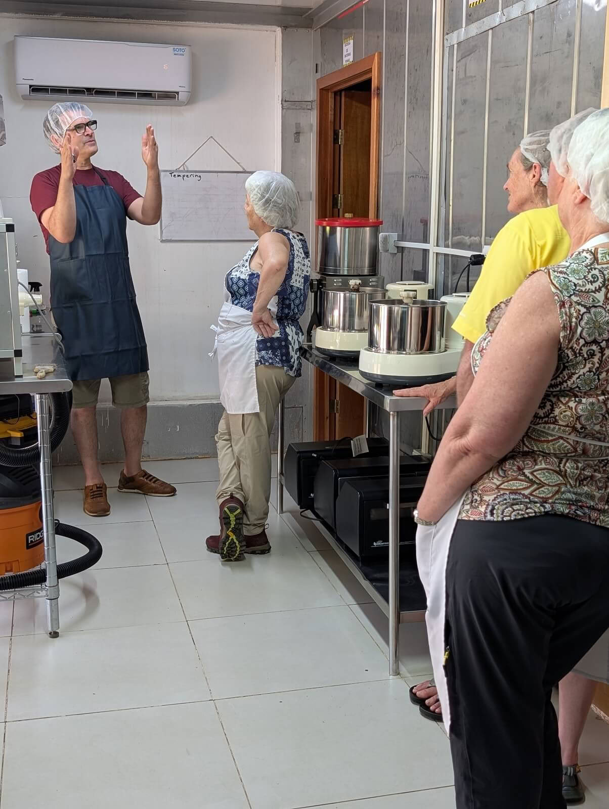 Taller de elaboración de chocolate de la tierra a la barra