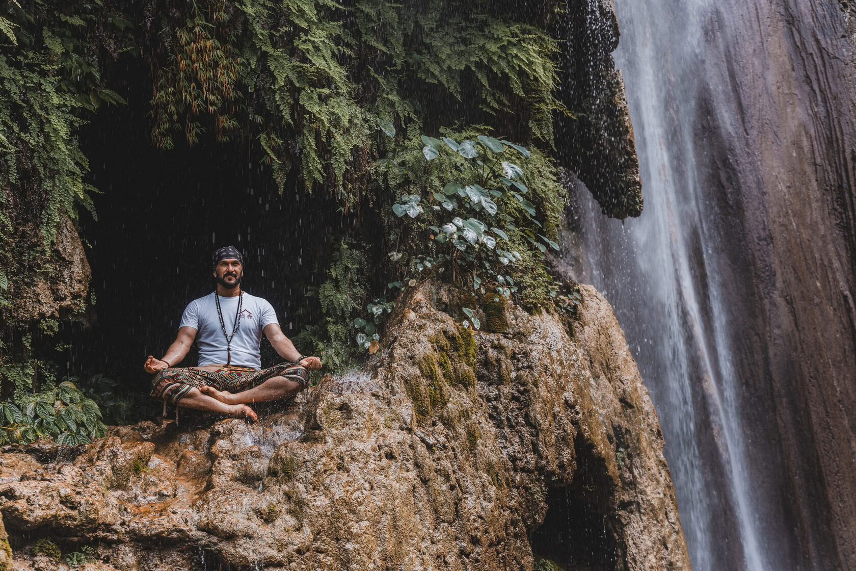 200 horas YTT en Rishikesh – 23 de mayo - 14 de junio de 2026