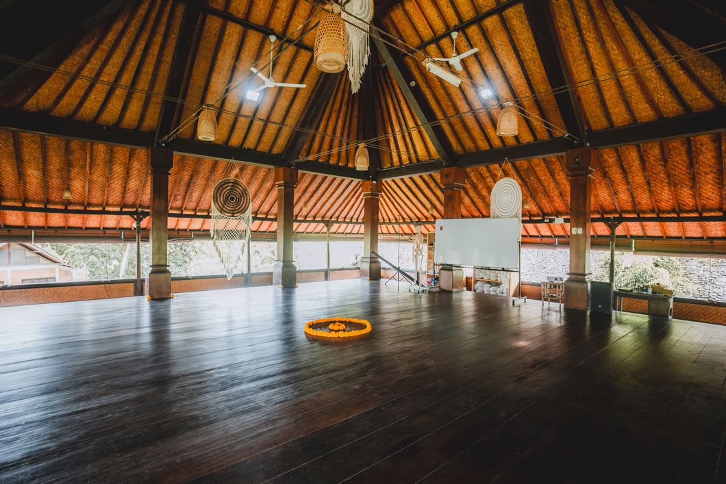 Formación híbrida de profesores de yoga de 200 horas/300 horas – 26 sep - 5 oct