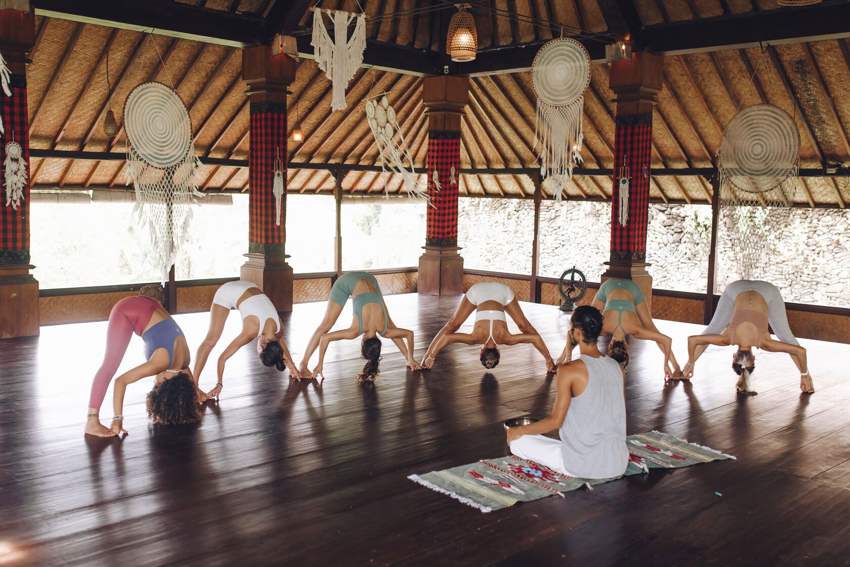 Formación de profesores de yoga híbrida de 200 horas/300 horas – 27 nov - 6 dic