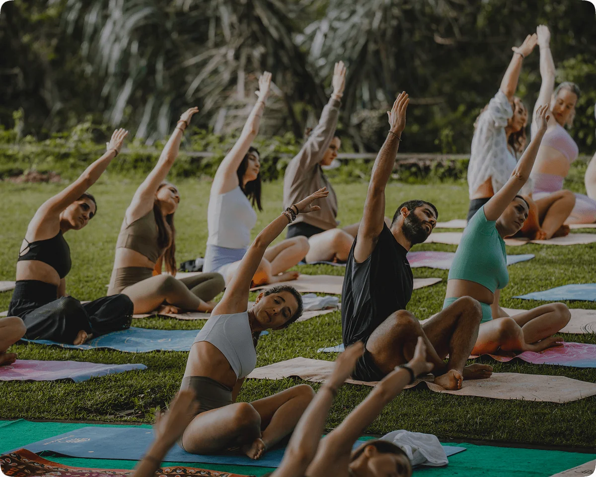 Formación híbrida de profesores de yoga de 200 horas / 300 horas – 9 de julio – 18 de julio de 2026