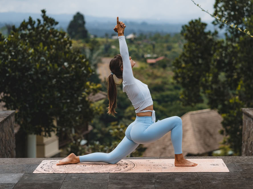 Formación híbrida de profesores de yoga de 200 horas/300 horas – 11 de mayo – 24 de mayo de 2026