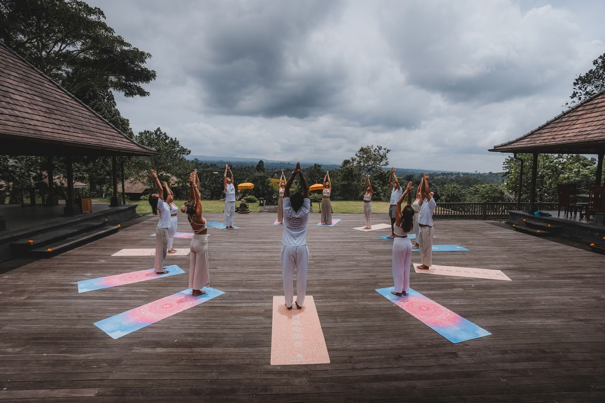 Formación híbrida de profesores de yoga de 200 horas/300 horas – 22 de jun. – 5 de jul. de 2026