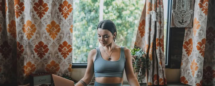 Formación híbrida de profesores de yoga de 200 horas / 300 horas – 26 de nov. – 9 de dic. de 2026
