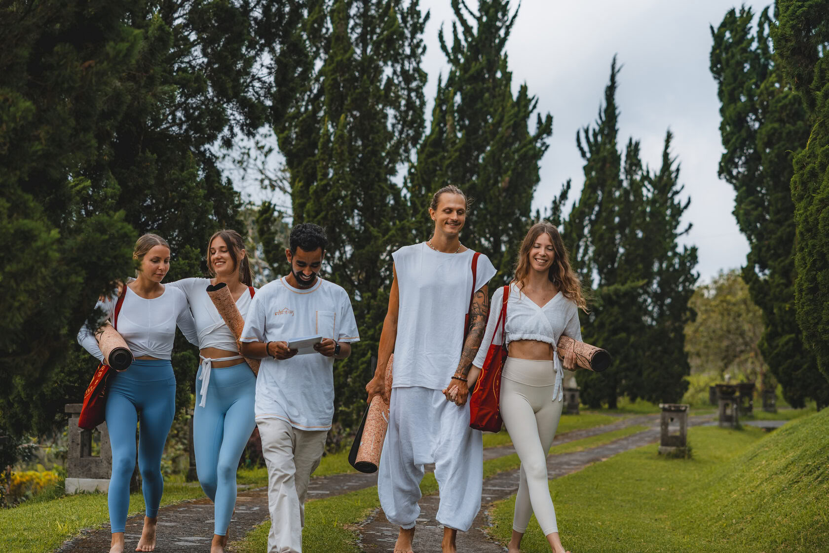 Formación de Profesores de Yoga de 300 horas – 11 de mayo - 7 de junio de 2026