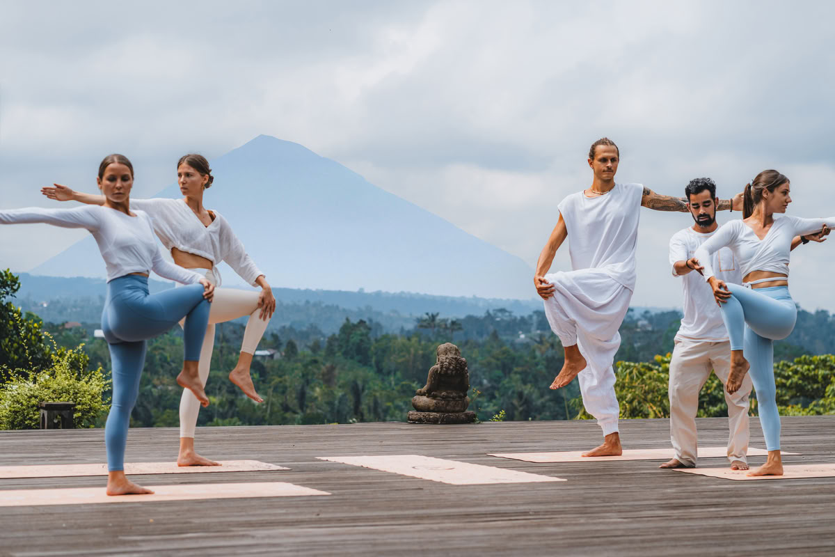 Formación de profesores de yoga de 300 horas – 22 de junio - 18 de julio de 2026