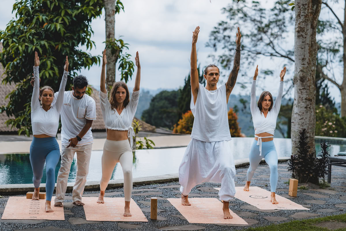Formación de Profesores de Yoga de 300 horas – 24 de ago. – 19 de sept. de 2026