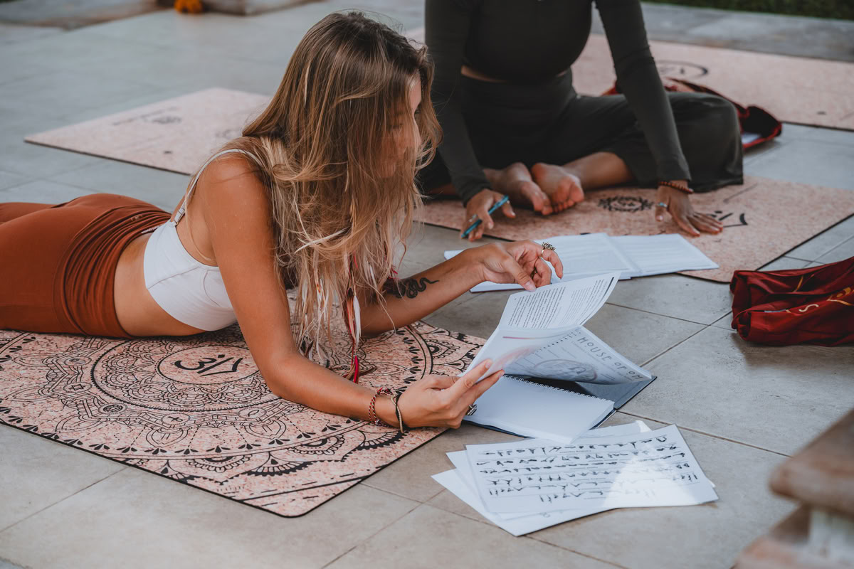 Formación de Profesores de Yoga de 300 horas – 26 de oct. – 21 de nov. de 2026