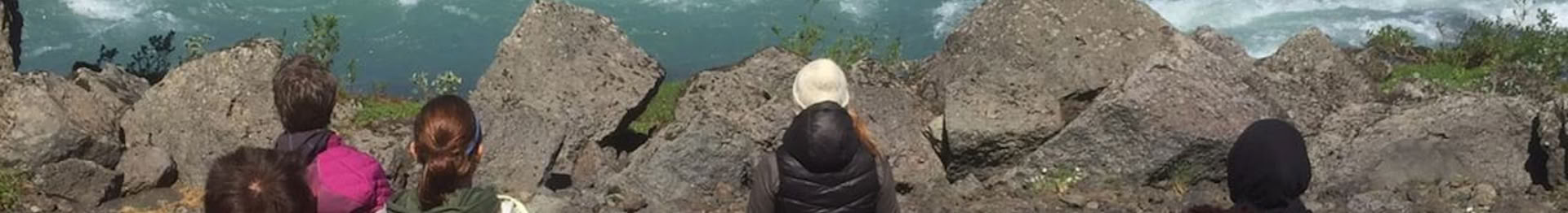 Yoga & Hiking Midnightsun Retiro en Islandia – Fechas 2025