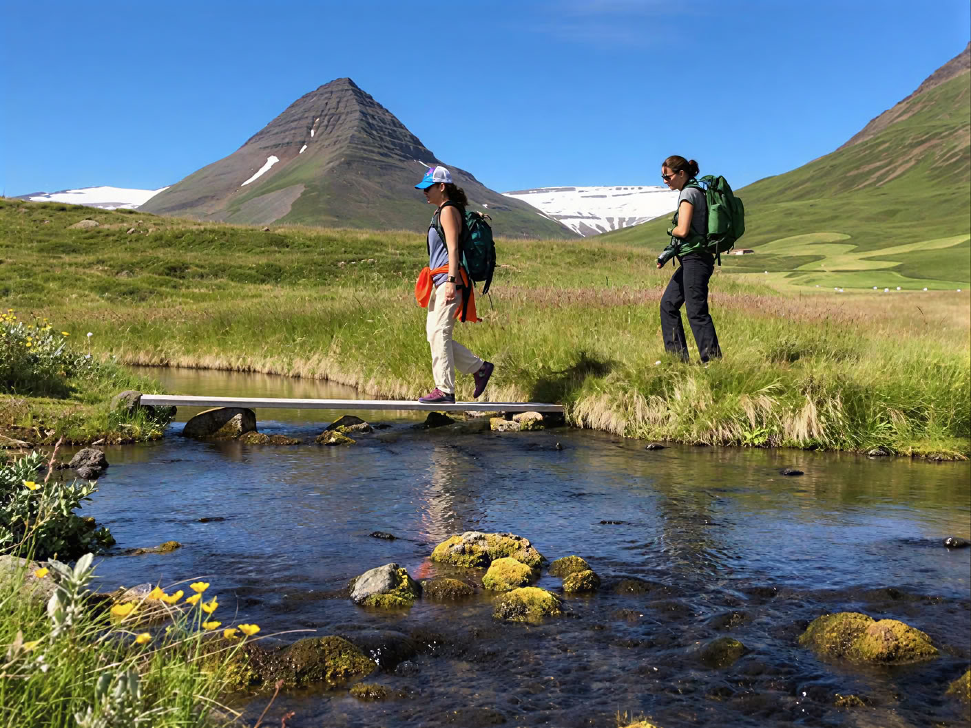 Yoga & Hiking Midnightsun Retiro en Islandia – Fechas 2025