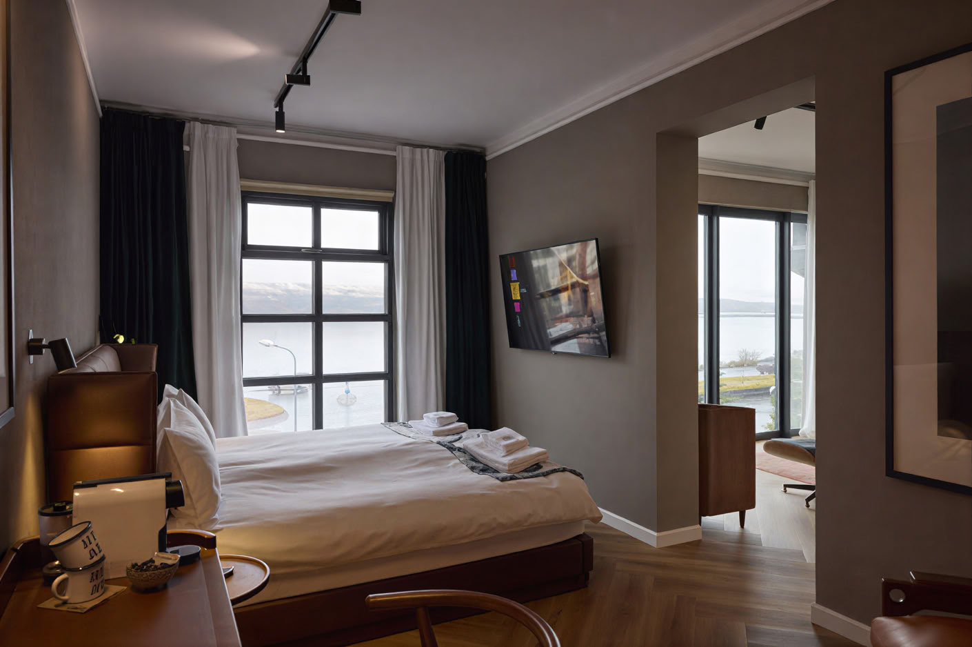 Yoga & Hiking Midnightsun Retiro en Islandia – Fechas 2025