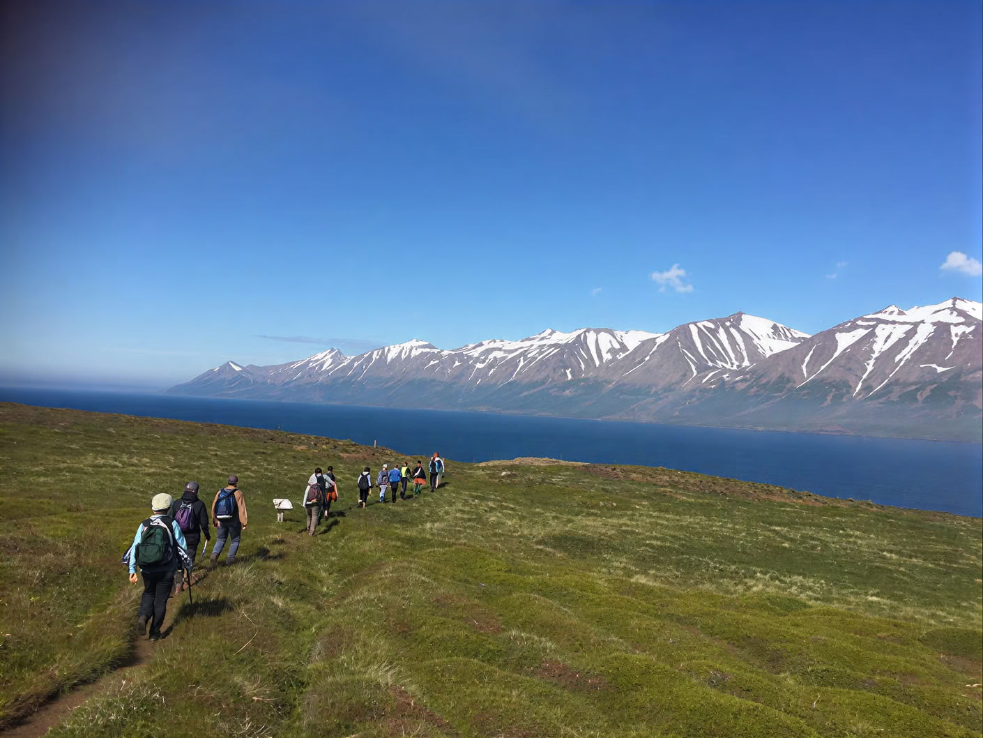 Yoga & Hiking Midnightsun Retiro en Islandia – Fechas 2025