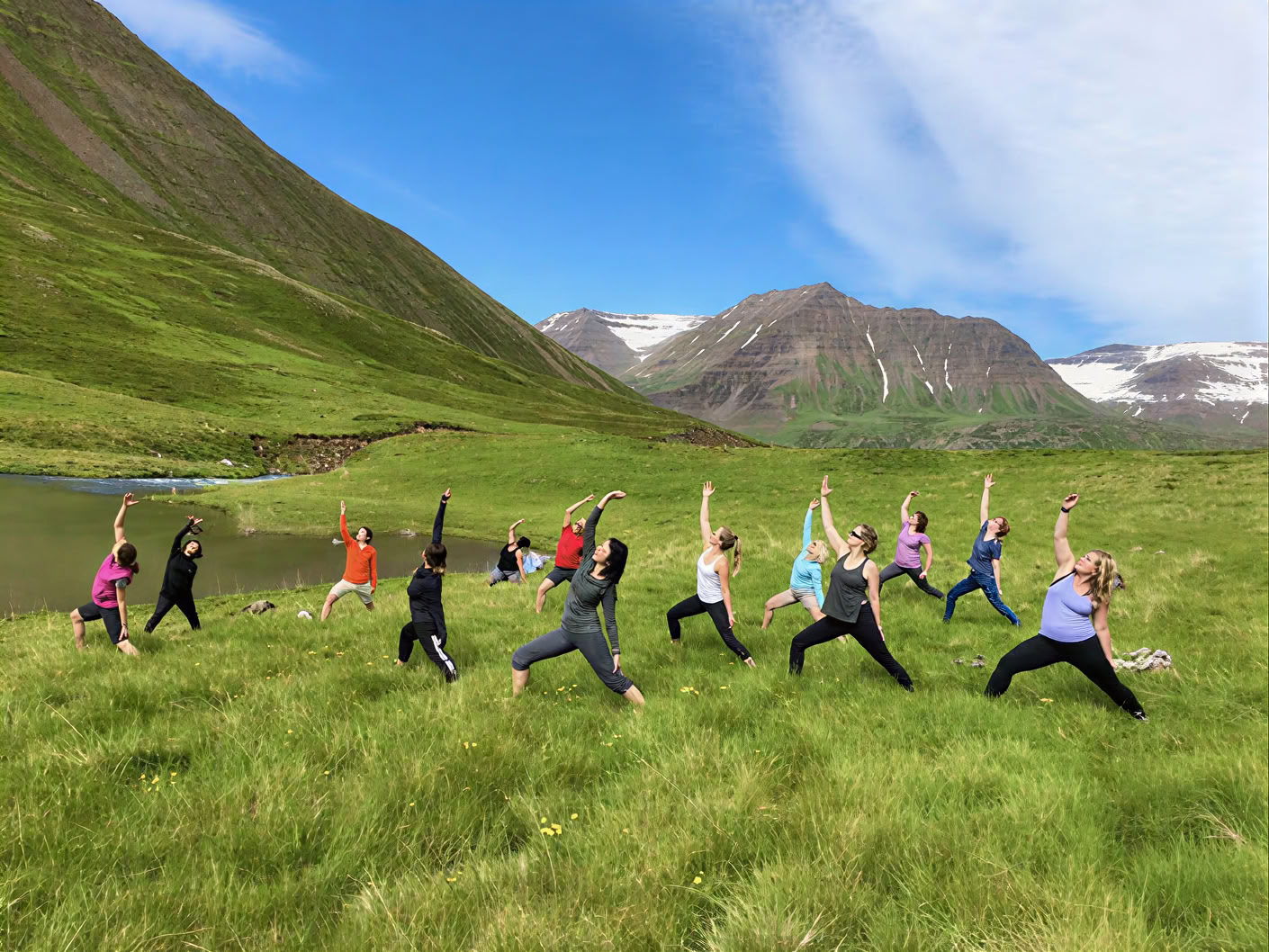 Yoga & Hiking Midnightsun Retiro en Islandia – Fechas 2025