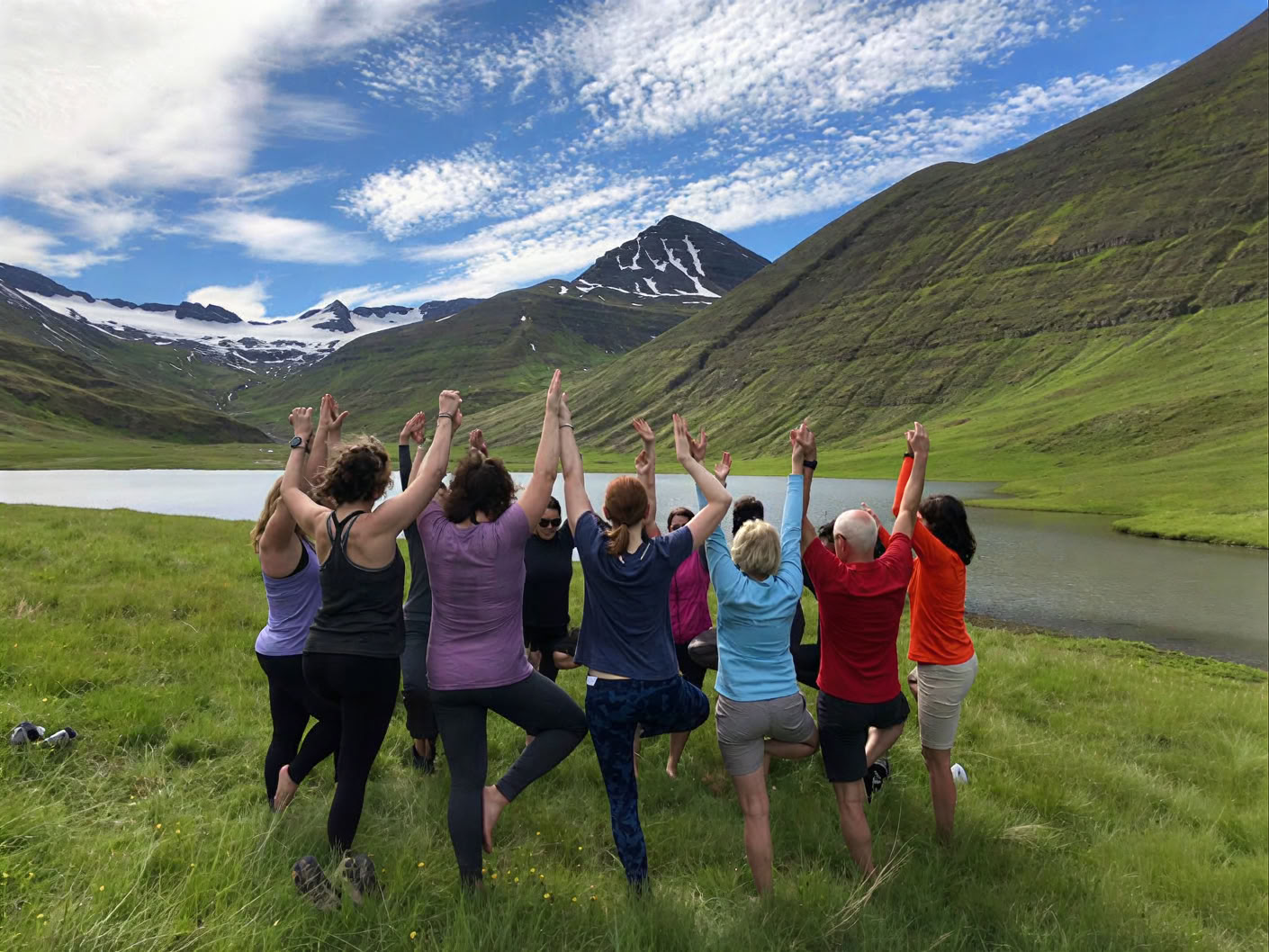 Yoga & Hiking Midnightsun Retiro en Islandia – Fechas 2025