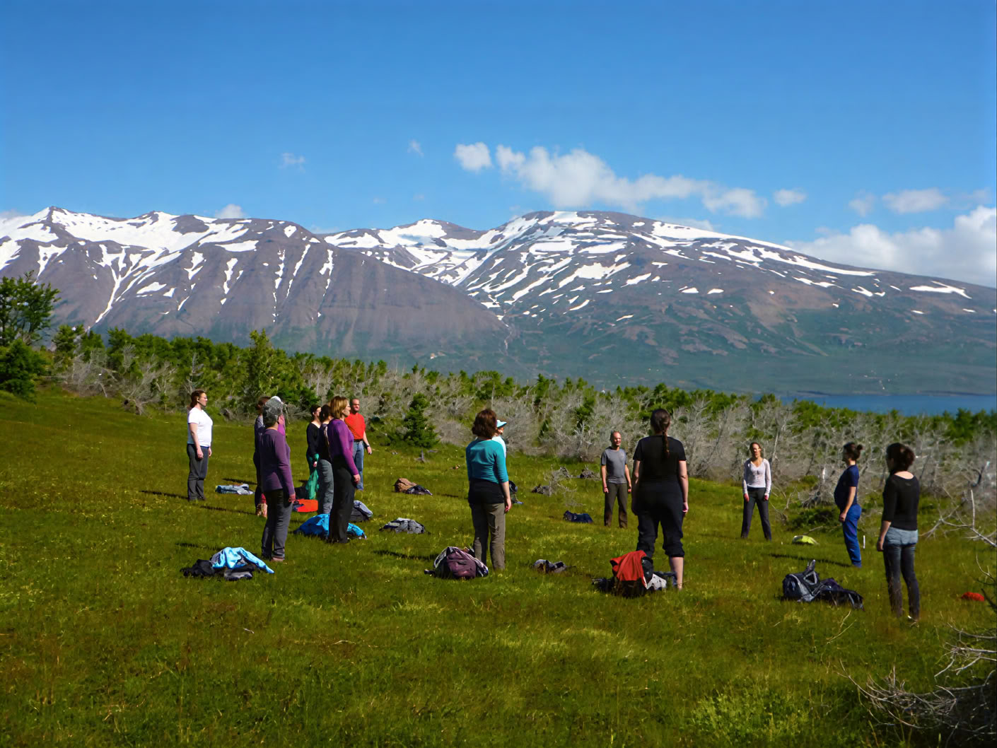 Yoga & Hiking Midnightsun Retiro en Islandia – Fechas 2025