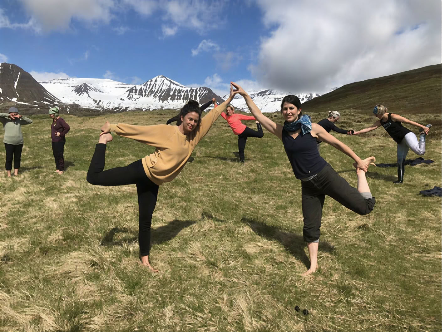 Yoga & Hiking Midnightsun Retiro en Islandia – Fechas 2025