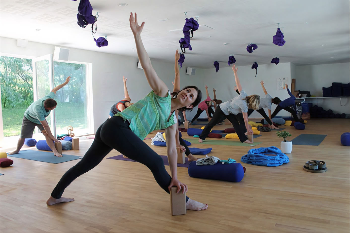 Yoga & Hiking Midnightsun Retiro en Islandia – Fechas 2025