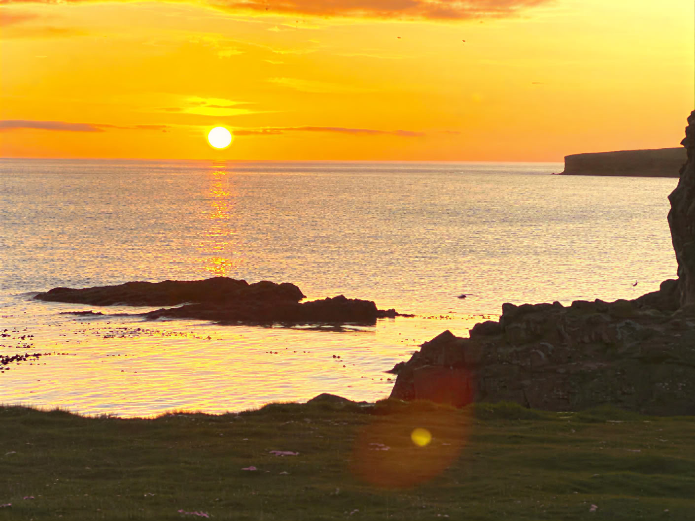 Yoga & Hike Retiro del Sol de Medianoche en Islandia – Fechas 2026