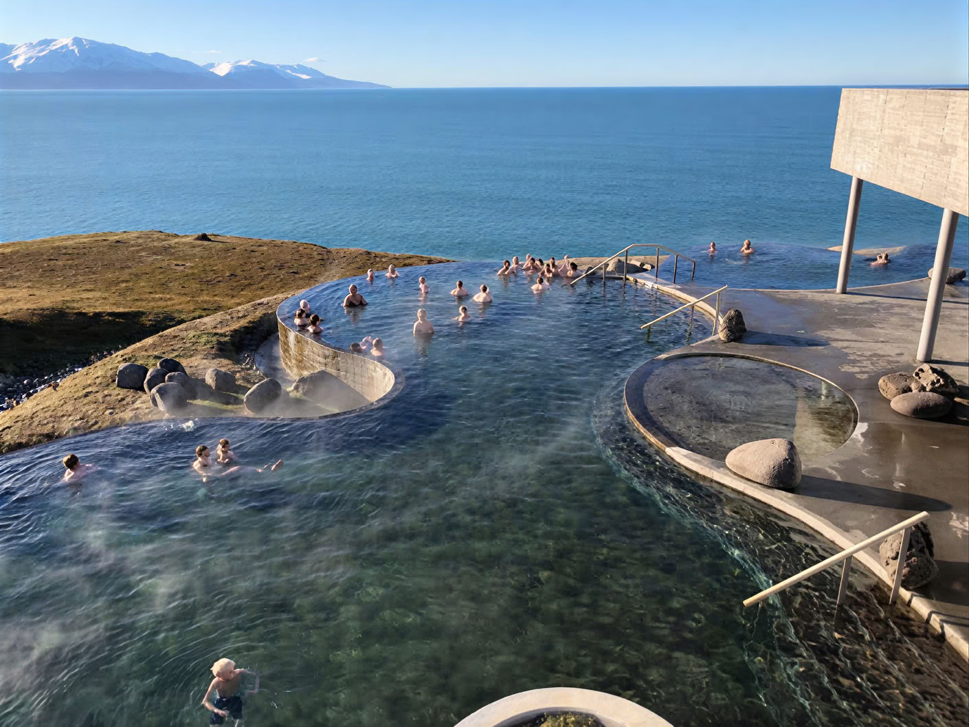 Yoga & Hike Retiro del Sol de Medianoche en Islandia – Fechas 2026