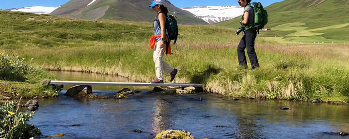 Yoga & Hike Retiro del Sol de Medianoche en Islandia – Fechas 2026