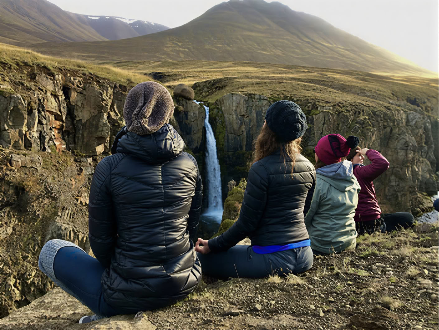Yoga & Hike Retiro de Otoño Dorado Islandia – Fechas 2026