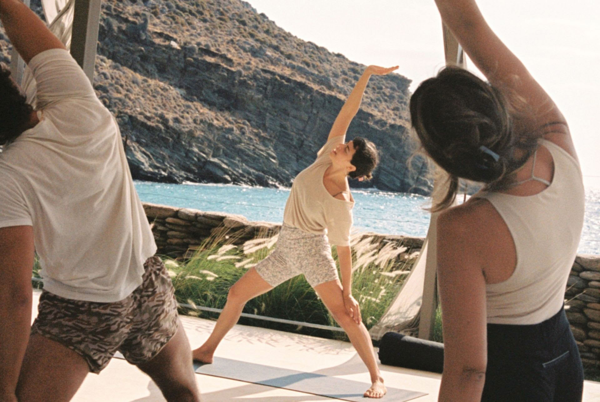 Summer Tales: Un retiro de yoga y movimiento