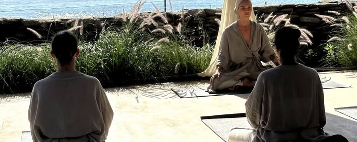 Self Essence: Un Retiro de Yoga
