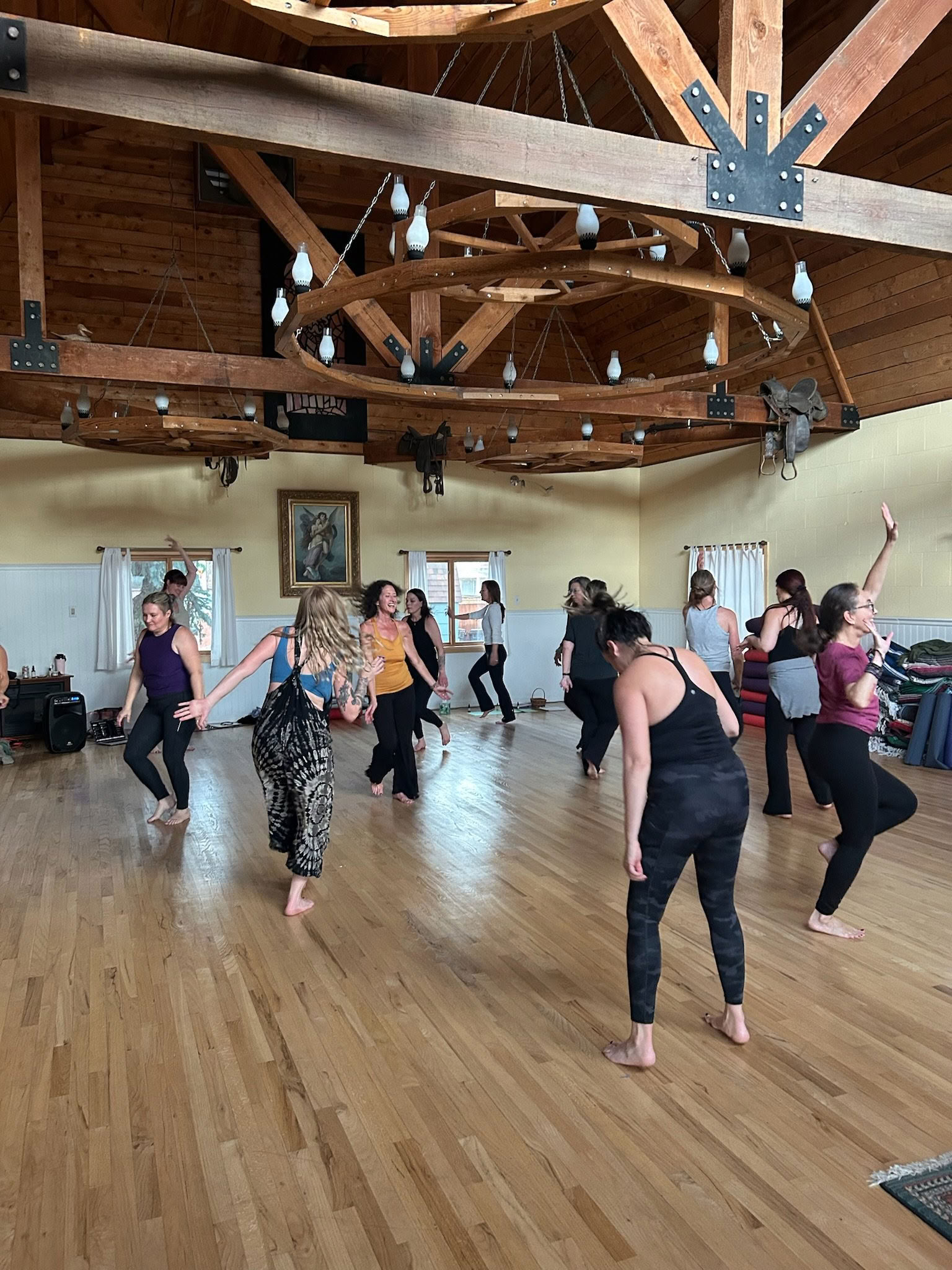 Embody & Rise: Movimiento en comunidad