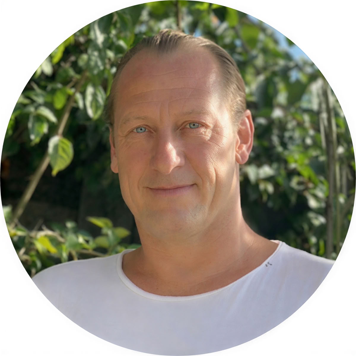200 Hr Formación de Profesores de Vinyasa y Yin Yoga – Peter Kaaberbol Kristensen