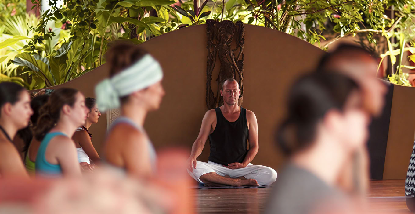 200 Hr Formación de Profesores de Vinyasa y Yin Yoga – Peter Kaaberbol Kristensen