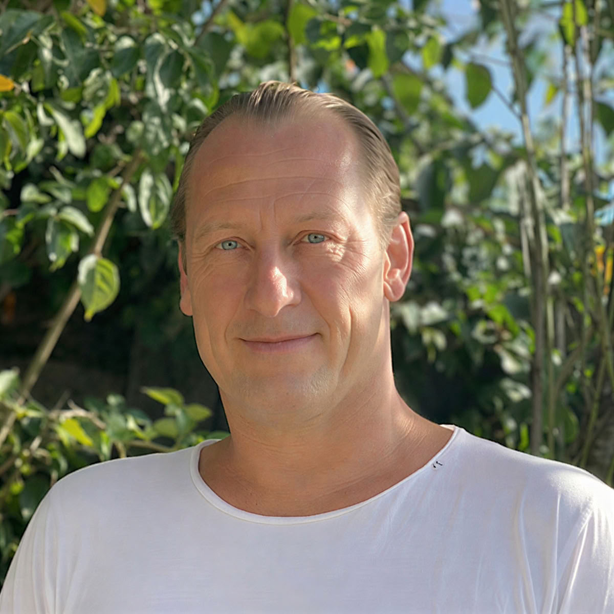 200 Hr Formación de Profesores de Vinyasa y Yin Yoga – Peter Kaaberbol Kristensen