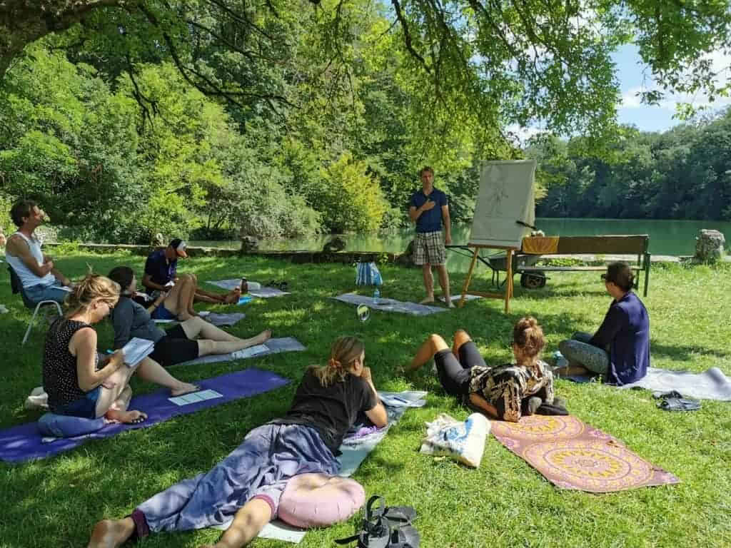Yoga y meditación caminando
